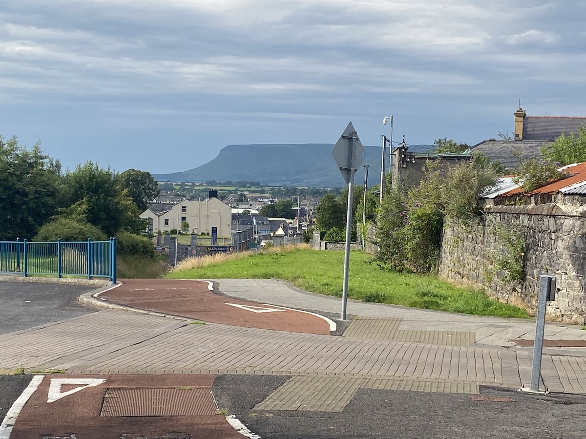 jackiemcguin's tweet photo. Day 1294 of #1300daysofwalking and another short walk. Lovely to see the flower boxes full of different blooms. Some great gardeners looking after our estate #LoveSligo https://t.co/AkbgmexZD5
