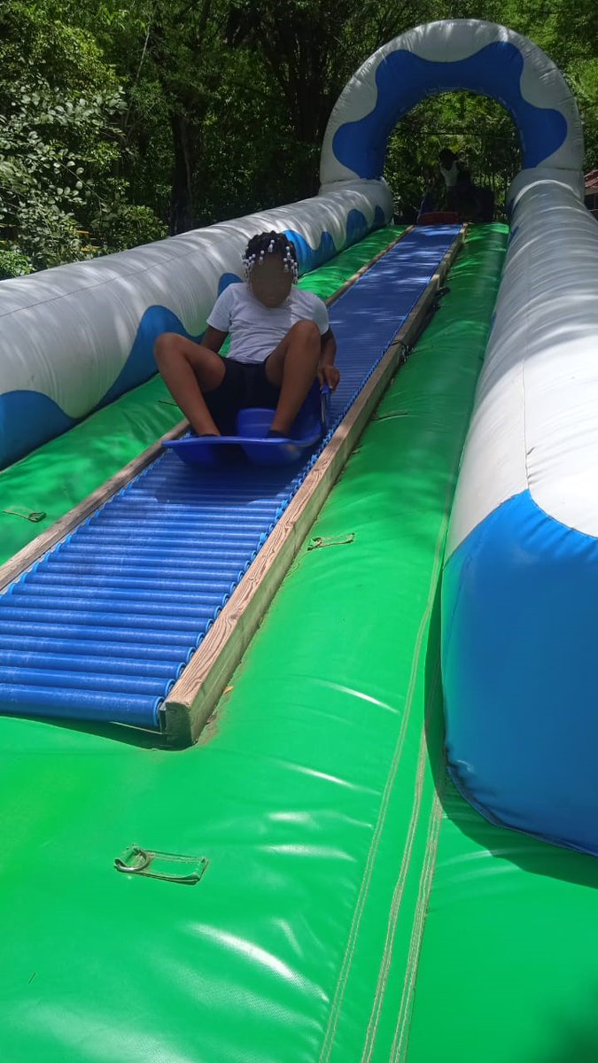 Christo08955379's tweet photo. Dernière journée de l'#Ecole ouverte Andrivon Milton #REP+ #Dillon 2 les élèves bénéficient d'aides en français et en mathématiques puis profitent d'activités ludiques et #sportives au Parkadonf @acmartinique @CircoFdF1 @fdfville @EPrioritaire972 https://t.co/oXg2ATJjcY