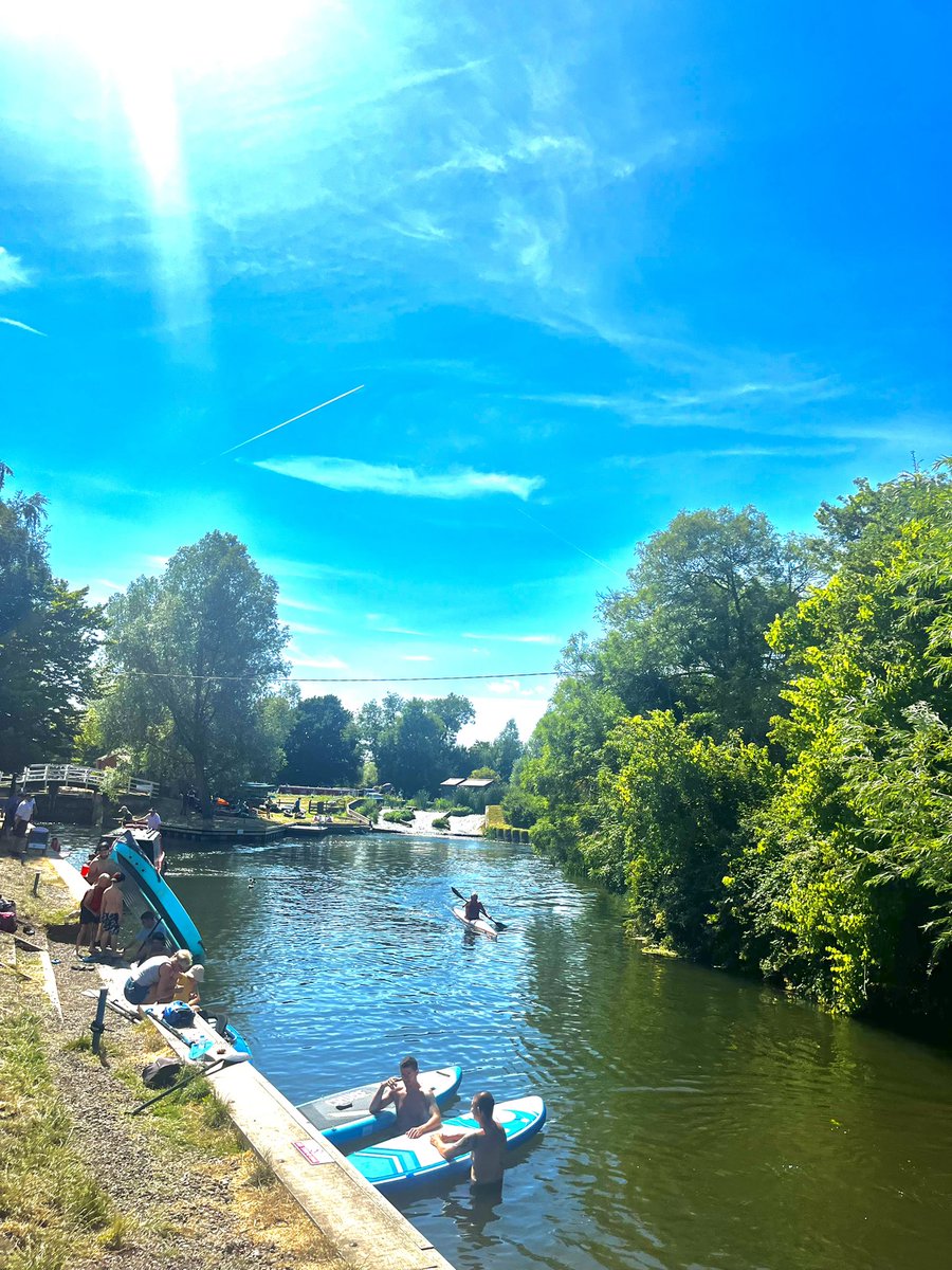 watsupeddie's tweet photo. Great day in the sun at Papermill Lock and finished off at Battered in Loughton. Dinner and Cocktails time ๐ธ #Papermilllock #cocktails #loughton #Essex #SaturdayVibes https://t.co/PF9yWUWrii