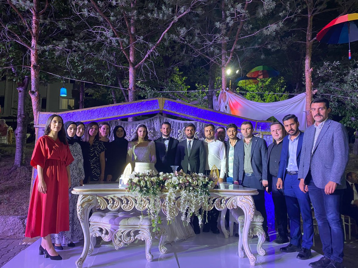 akcankayagenc's tweet photo. Çankaya GK SHİB Başkanımız @bugradastann 'ın düğün merasimine MKYK Üyemiz,İl Yönetim Kurulu Üyelerimiz,Geçmiş Dönem YK Üyelerimiz ve teşkilatımızla birlikte bu mutlu gününe şahitlik ettik.
Allah mutlu mesut etsin.

#MarkaGençlik KOCAMAN BİR AİLE 😊 https://t.co/FPKFJIYEdh
