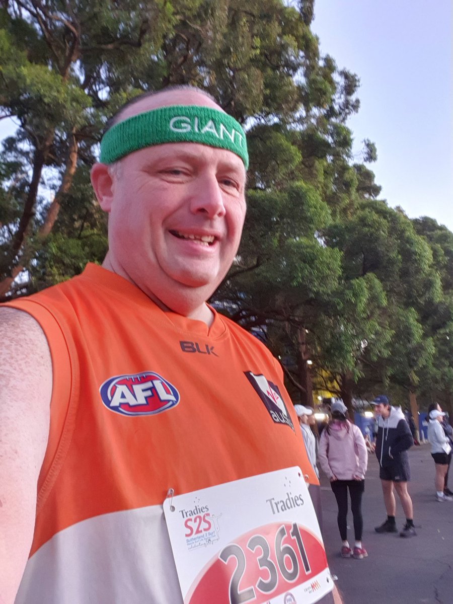 tealfooty's tweet photo. Up at 4.30am, 2 trains to Sutherland & about to run to Cronulla. I wonder what normal people would be doing this early on a Sunday morning.
#sutho2surf #sutho2surf2022 #SocialDistanceRunning #GetItDone https://t.co/pPsR6L8TZk