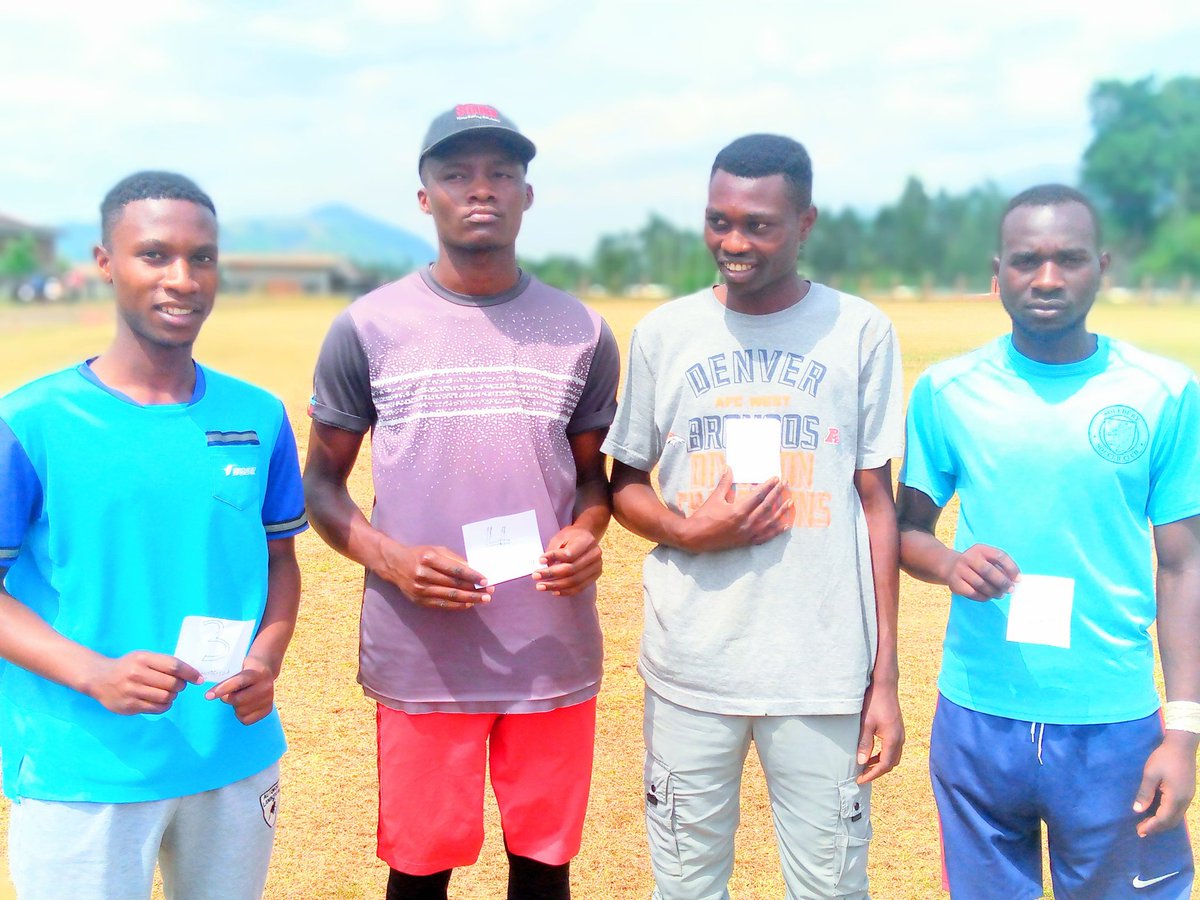 NtDavid5's tweet photo. None kuwa #6 muri IPRC-MUSANZE habaye amarushanwa yo kwiru bazenguruka ikibuga inshuru #15. HABUMUGISHA Desire niwe wegukanye umwanya wa mbere akoresheje 21'47"05"'
@iprcmusanze_su ,@iamprotais 
Thanks #guildcouncil https://t.co/ehB1mmJnFe