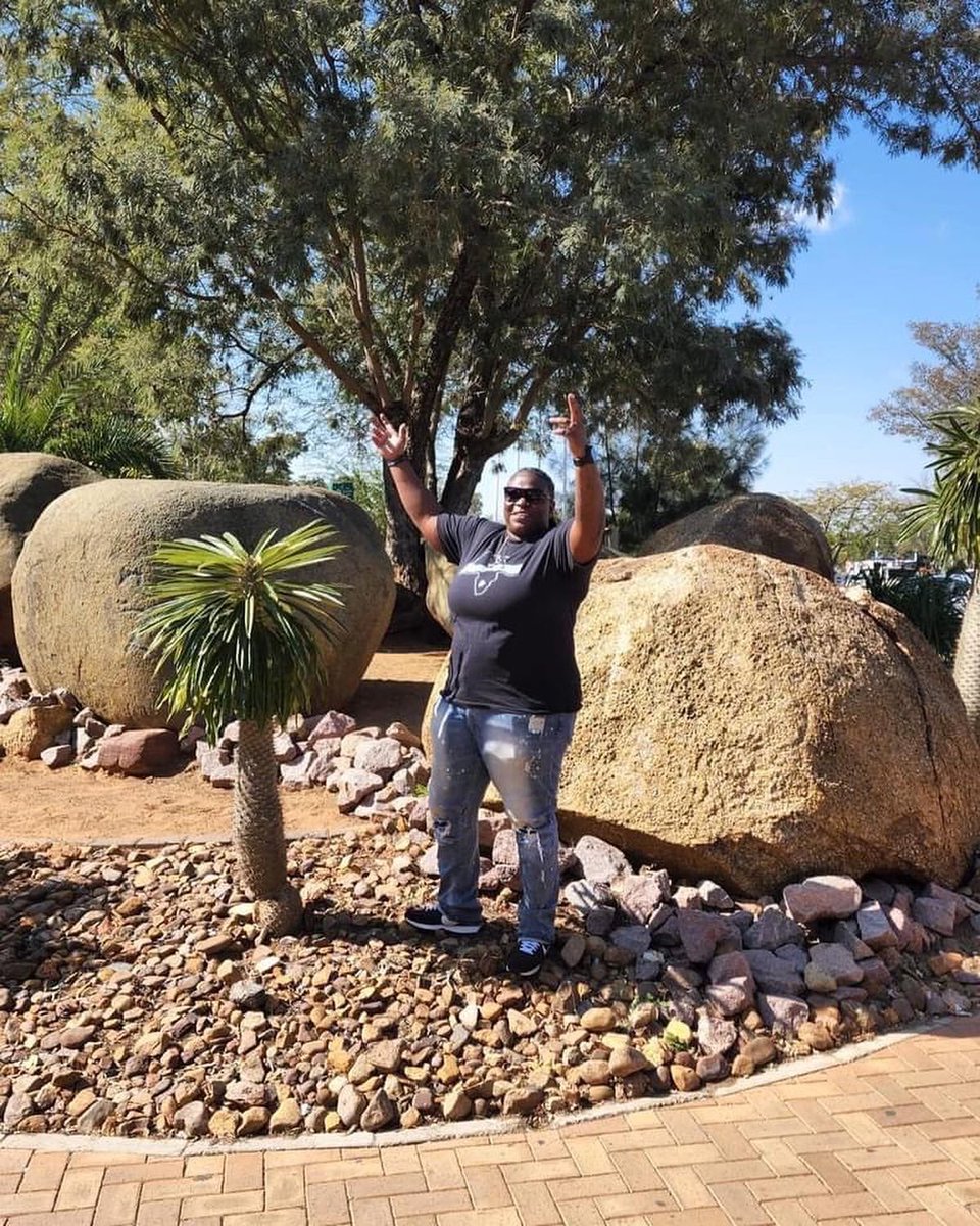 RocketsCentral's tweet photo. The Rockets are enjoying the beauty, culture, and art in South Africa! #Motherland #Botswana 🇧🇼#BISCEP #RocketsTakeOverAfrica #InternationalAcademicExcellence #RocketPride 🚀💚🤍🚀 https://t.co/vT8tp2gCK3