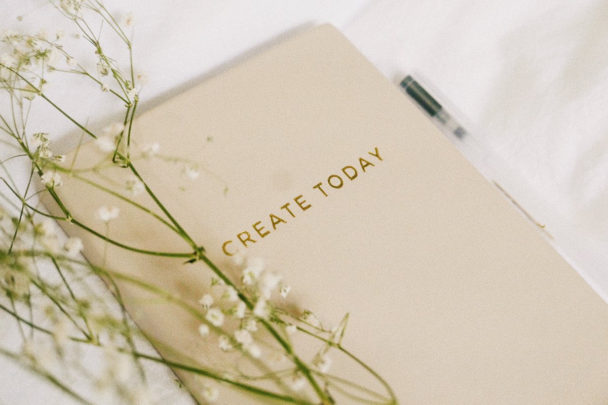GetProofer's tweet image. Keeping a diary has health benefits including reducing stress and improving memory, keeping a dream journal can help you remember your dreams too #lockdownfun