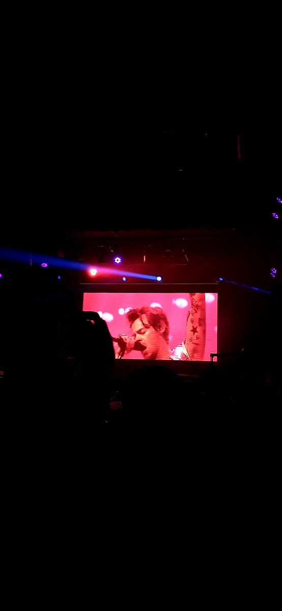 bridgerspoets's tweet photo. i'll never shut up about los visuals de la taylor fest https://t.co/jIwfjI0Om5