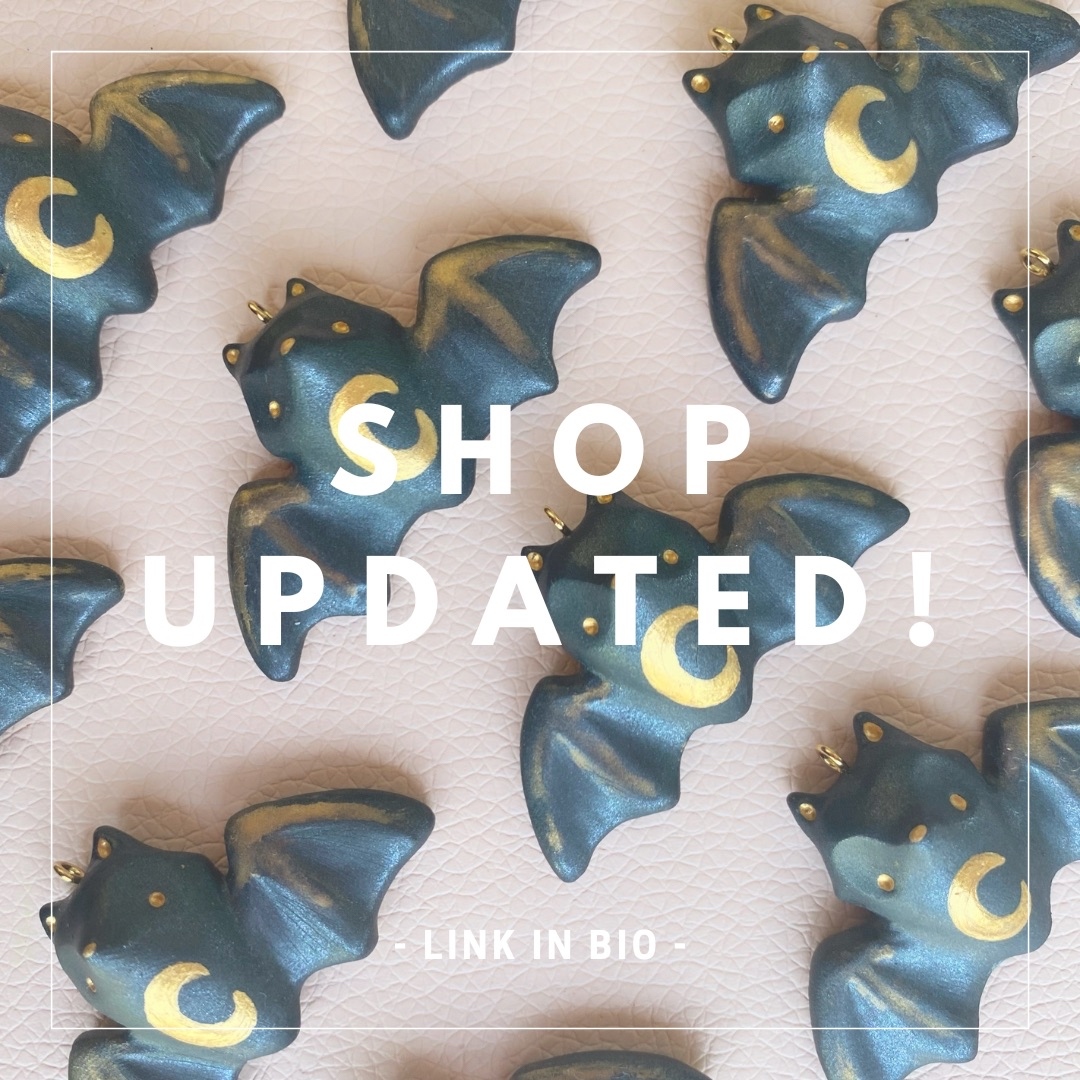 TheFolkyFox's tweet photo. These bat necklaces in polymer clay are now available in my shop! ⁠
The link is in my bio!! Have a nice Saturday !⁠ https://t.co/HtA3zFCMsm