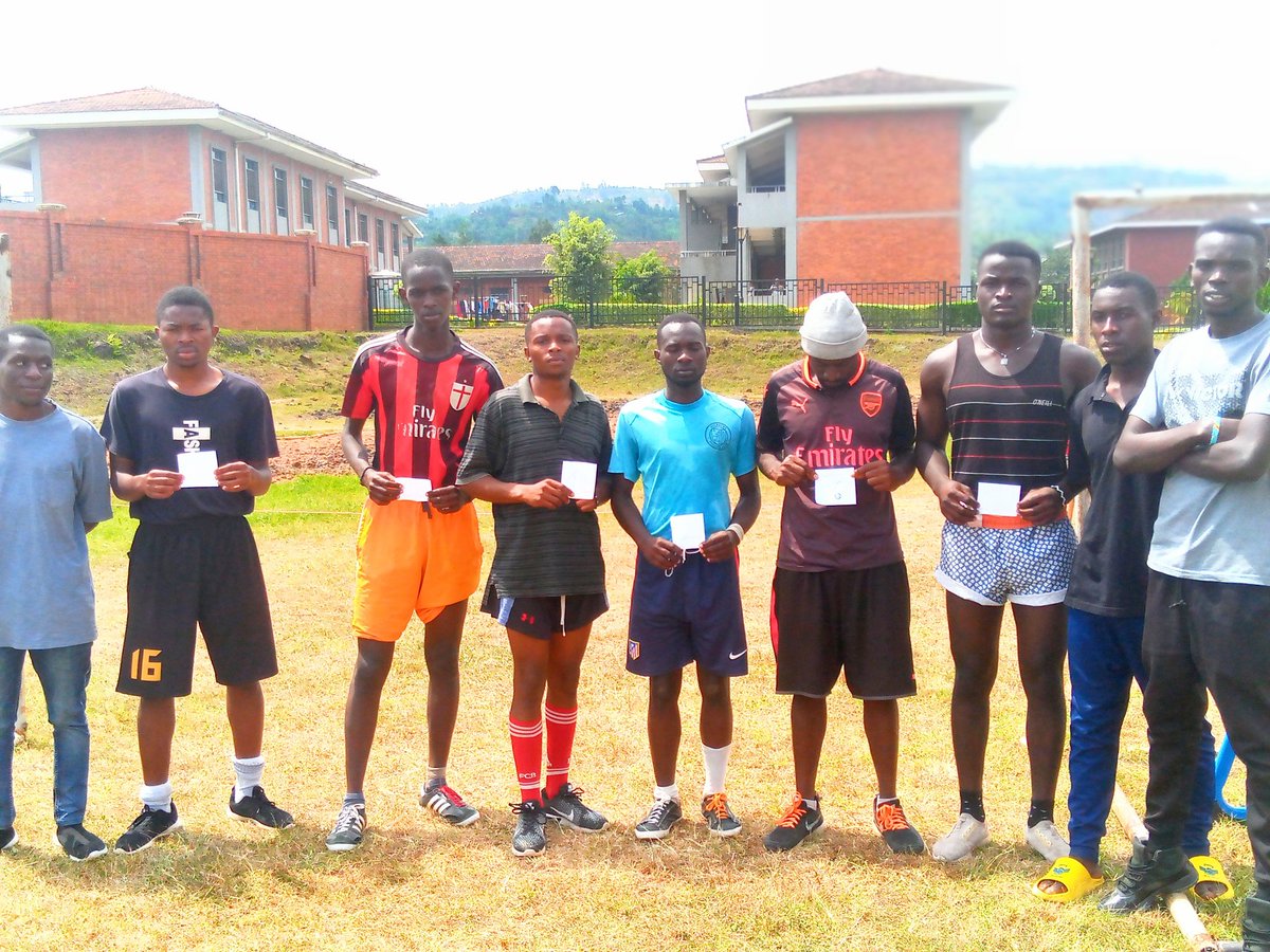 NtDavid5's tweet photo. Kuri uyu wa #6 Sandyie n'a Enock batwaye umwanya wambere mumarushanwa yo gusimbuka(height jumping) 1m 60cm, hari hitabiriye abarenga 15.
@iprcmusanze_su @GikundiroOmar @Protais_N 

Thanks #guildcouncil
Tanks #classrepresentatives of IPRC-MUSANZE https://t.co/vPfhSraLZS