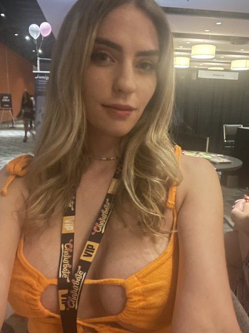My first Exxxotica!!!! https://t.co/QjPVKve6J1