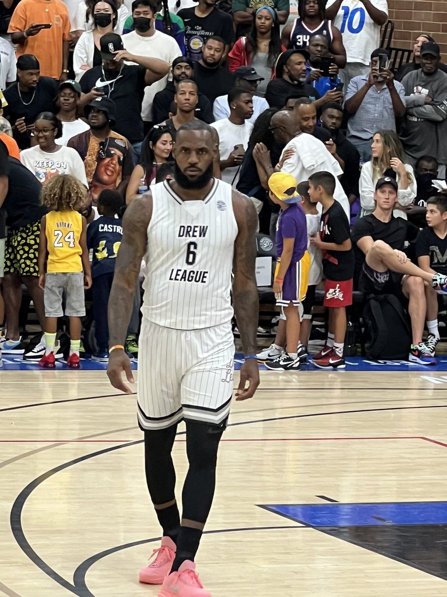 MaskedInLA's tweet image. LeBron was looking at me. Y’all can’t tell me nun!!!!

🐐👑