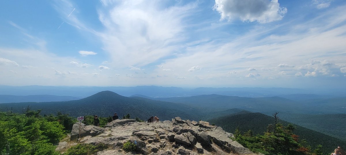 LiamHikes's tweet photo. Vermont continues to impress, this time with views from Killington, the second highest mountain in the state. Also - less than 500 miles to Katahdin! https://t.co/0nn9uVpSZb