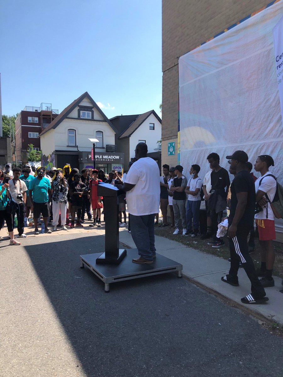 Dévoilement de murale Black Lives Matter mural unveiling. Thank you to all of the Lowertown youth. Merci à tous les jeunes de la Basse-Ville! Merci à l'artiste Kalkidan Assefa! So proud! @acfoOttawa @cpopco @prezdential @MathieuFleury