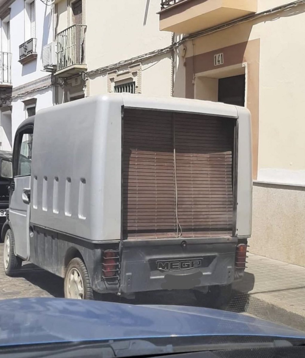elmonaguillo's tweet photo. ¿De quién es esta furgoneta? https://t.co/dZI0mbmhtK