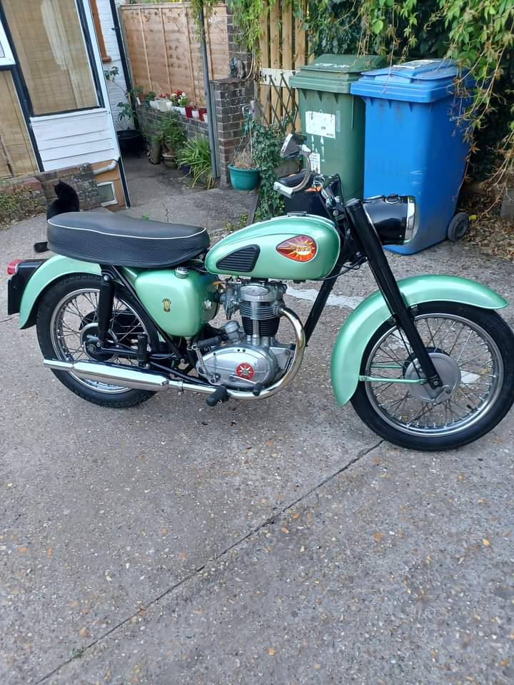 IanTomsett's tweet photo. After parting with my triumph bonneville on Tuesday after 19 years together. It's replacement was collected this evening 😁 https://t.co/vnR9XX0SpU