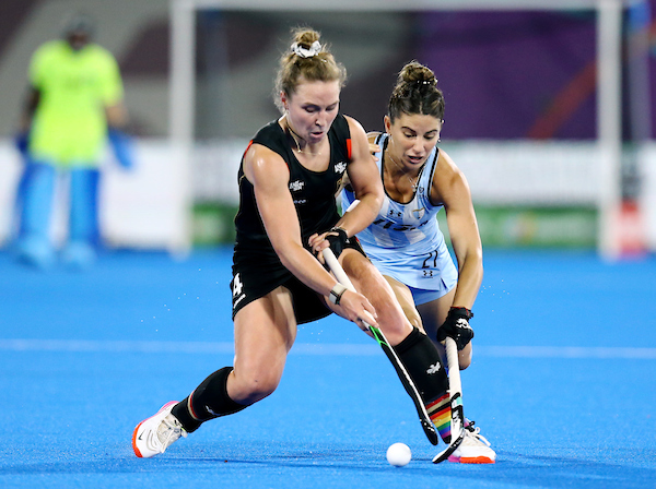 FIH_Hockey's tweet photo. Full-time: GER 2-2 ARG

📱- Watch the games LIVE on https://t.co/igjqkvhUYl in 🇨🇦 🇰🇷🇨🇳🇯🇵🇿🇦

#HWC2022 #HockeyEquals #GERvARG https://t.co/rMTUV2UAN5