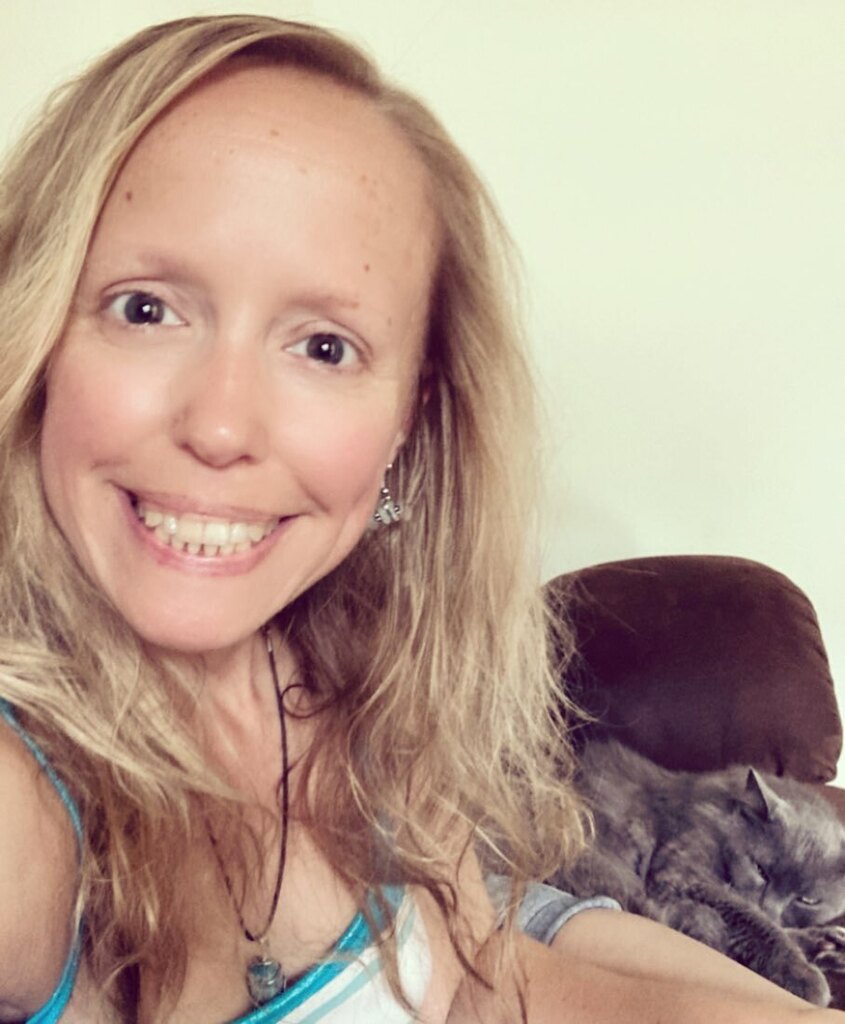 JodyCalkins's tweet photo. Happy Saturday! Heracles wanted to cuddle, so we’re on the couch, listening to music together. ❤️ Hope you’re having a great day!
#caturday #catsofinstagram #cats #ilovehim #ilovemycat #selfie #selfiewithcat https://t.co/YuO0K2fNl5 https://t.co/7r0u3FFhvC