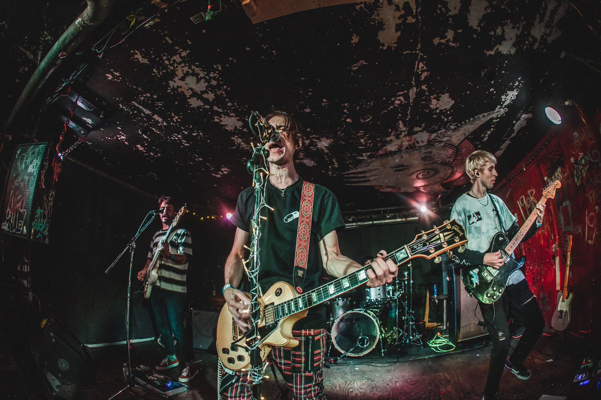 playing some LOUD rock shows next week to celebrate new LP 🎉🔥 which one are you coming to?

Toronto - July 21 - Baby G (acoustic) 
Montreal - July 22 - Turbo Haus
Ottawa - July 23 - Dominion Tavern

all tix links &amp; deets in bio 🎫 

📸: <a href="/carly_b0omer/">carly 𓍊𓋼</a>