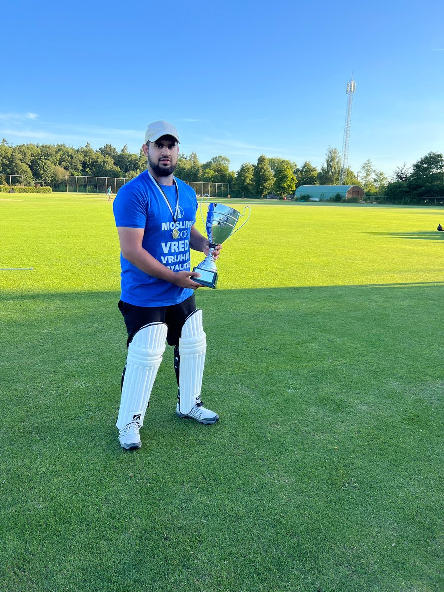 itstaha_ahmed's tweet photo. Alhamdulillah champions🏆✨ of NL 🇳🇱 it was a amazing cricket tournament organised by @majlis_sehat 🏏 Great team effort by majlis Arnhem, Nunspeet and Zwolle 💪🏽 https://t.co/r924eaDedq