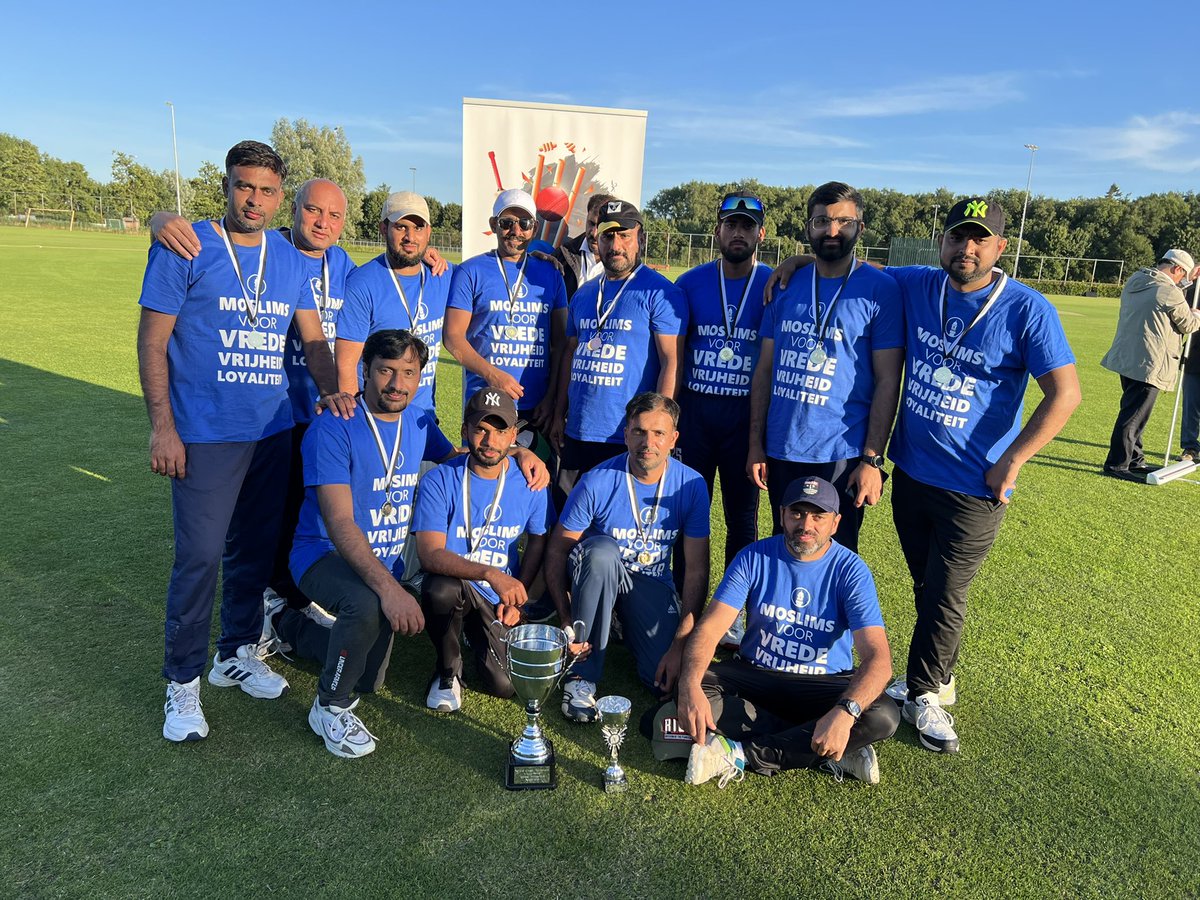 itstaha_ahmed's tweet photo. Alhamdulillah champions🏆✨ of NL 🇳🇱 it was a amazing cricket tournament organised by @majlis_sehat 🏏 Great team effort by majlis Arnhem, Nunspeet and Zwolle 💪🏽 https://t.co/r924eaDedq