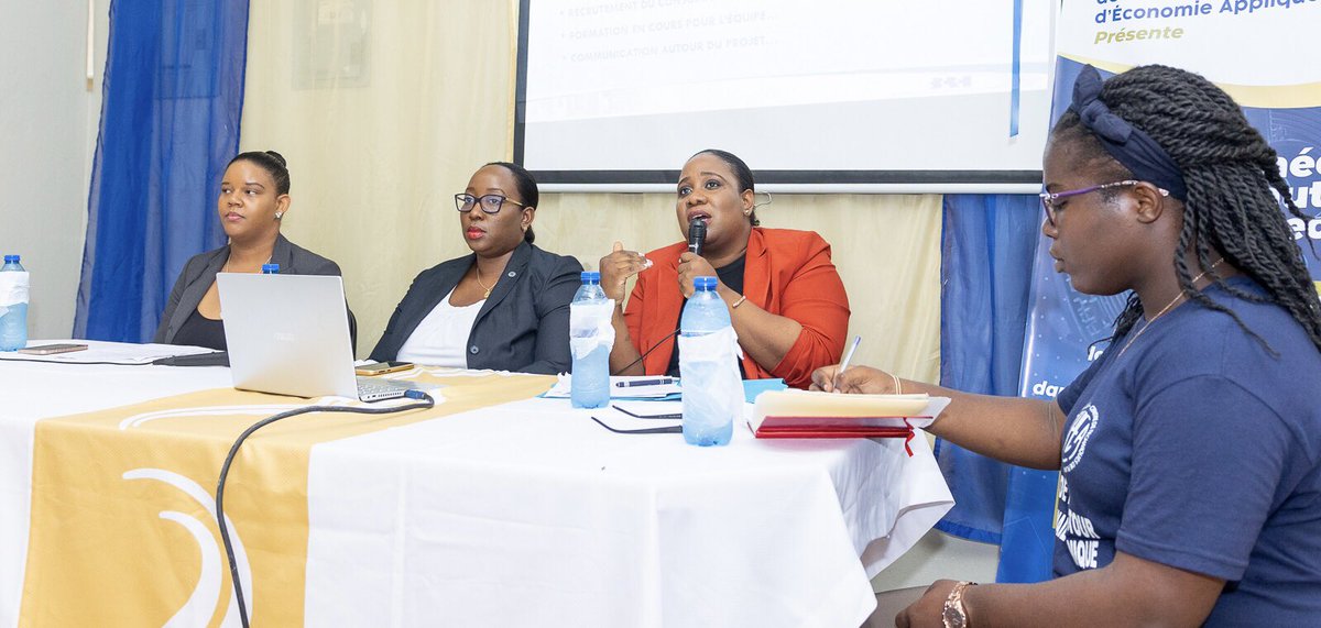 BRHHaiti's tweet photo. Le 13 juillet 2022, l’équipe du projet de la Gourde Digitale,menée par Mme Ludmilla B. Allien, a présenté le projet de la #monnaie #digitale à des dizaines d’étudiants du Centre de Techniques de Planification et d’Economie Appliquée(CTPEA) https://t.co/qf2jWdCNa5