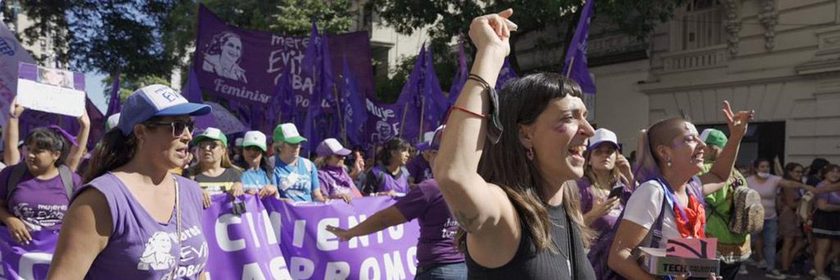 tejervenganza's tweet photo. En @tejervenganza hablaremos de Políticas de cuidado con @carobrandariz 
Directora Nacional de Seguimiento y Abordaje del Desarrollo Local @MDSNacion
Socióloga y docente e integrante de la Mesa Nacional del @MovimientoEvita 
Salario Básico Universal https://t.co/VFplKSjYWB