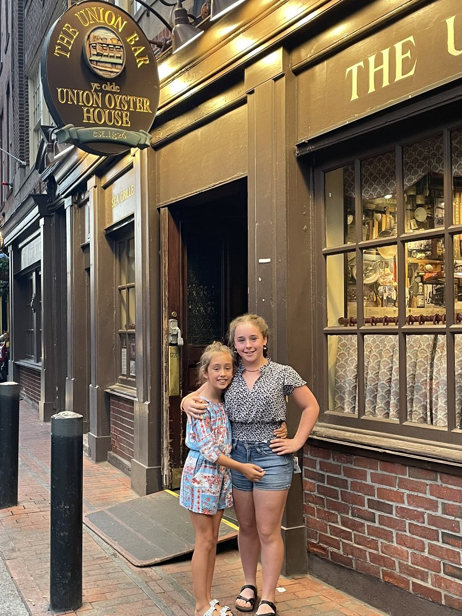 MrsBurnett_4600's tweet photo. These girls make my world go round! #burnettgirlsinboston #bigworldoutthere #startarevolution https://t.co/4rSzit40gT