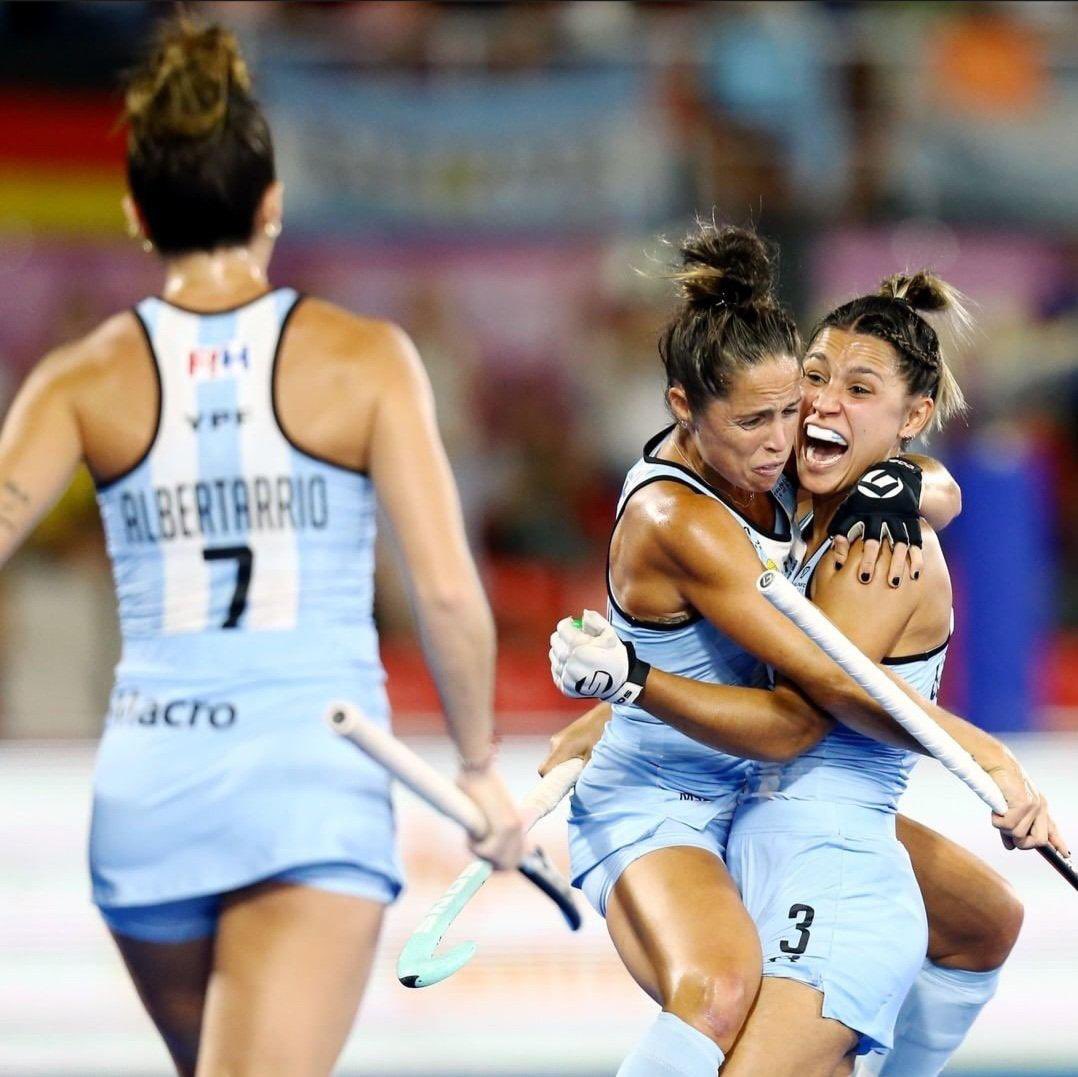 Las Leonas 🇦🇷 vencieron a Alemania en los shoot-outs tras igualar 2 a 2 y son FINALISTAS del Mundial de Hockey Femenino 2022 🏆