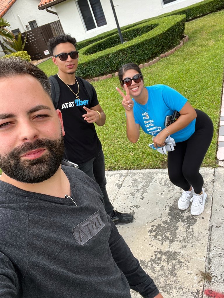 SaidySantiago's tweet photo. Rain ☔️ or shine ☀️ we got the job done!
Total sales for this community was 12! We loveeeee letting our customers know who has the best network.
We are #Fibertastic with our Let’s Go Wireless Partners 🔥
@eniggemann @callme_RAMOS @One_FLA @RocabadoWilliam
#SWATsUP #pARtnership https://t.co/qZtxHWi6sP