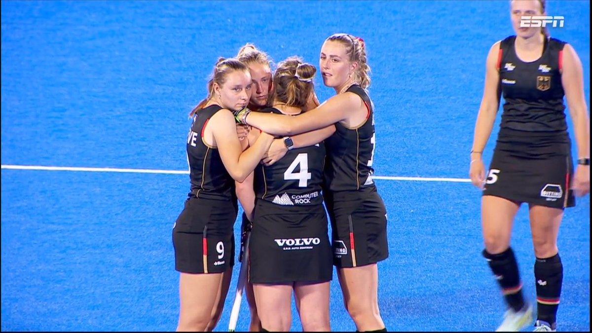 federix12's tweet photo. LAS LEONAS FINALISTAS DE LA COPA DEL MUNDO!!!!!

Argentina derrotó a Alemania en Penales Australianos (Shootouts) por 4-2 tras empatar 2-2 en los 60'.

En la final el domingo 16:30 ante Países Bajos. Las 2 mejores del mundo en la final del Mundial. #HWC2022 #GERvARG https://t.co/PGbzerSQMA