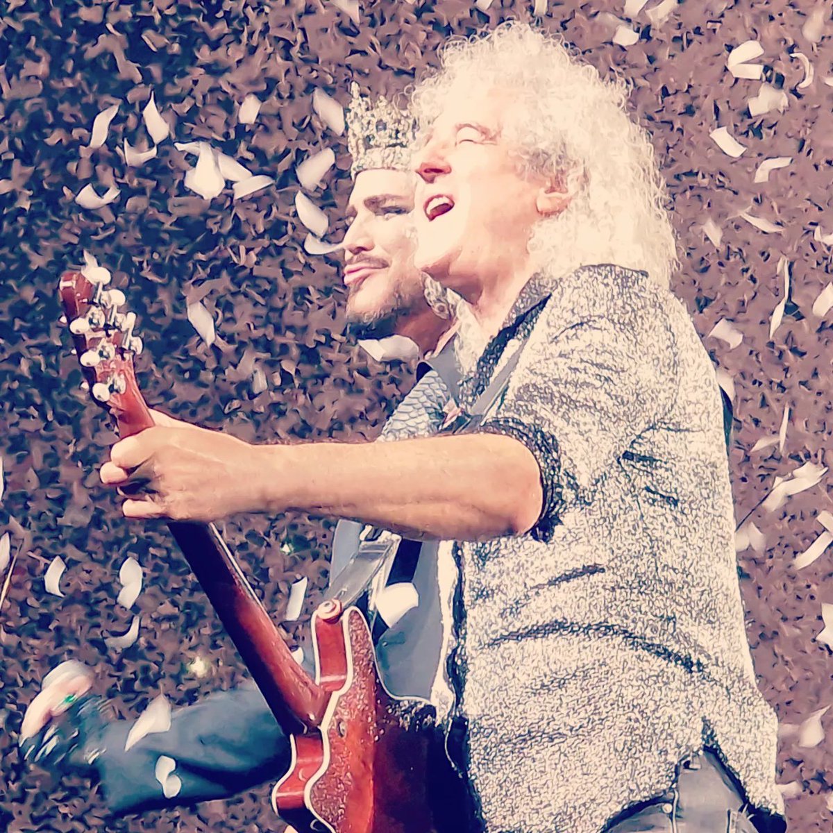 dianik_bg's tweet photo. 10bands who didn’t let the death of a key member stop them reuniting
Even the most entrenched sceptic was won over by the new boy’s Mercury-level star wattage/Queen are as big now as they were 1st time around,so yeah,it turned out pretty well
@adamlambert 
https://t.co/iGFI2VWtKT https://t.co/lD2MgoWmT6