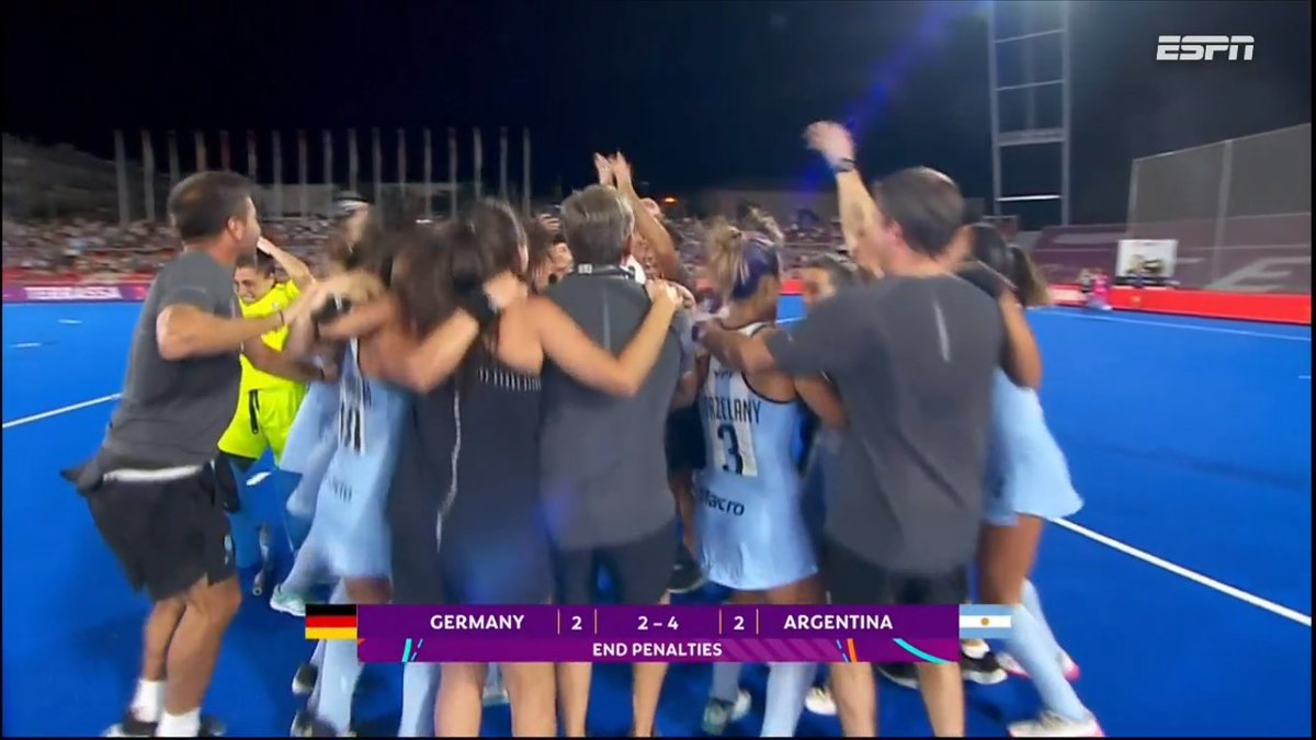 federix12's tweet photo. LAS LEONAS FINALISTAS DE LA COPA DEL MUNDO!!!!!

Argentina derrotó a Alemania en Penales Australianos (Shootouts) por 4-2 tras empatar 2-2 en los 60'.

En la final el domingo 16:30 ante Países Bajos. Las 2 mejores del mundo en la final del Mundial. #HWC2022 #GERvARG https://t.co/PGbzerSQMA