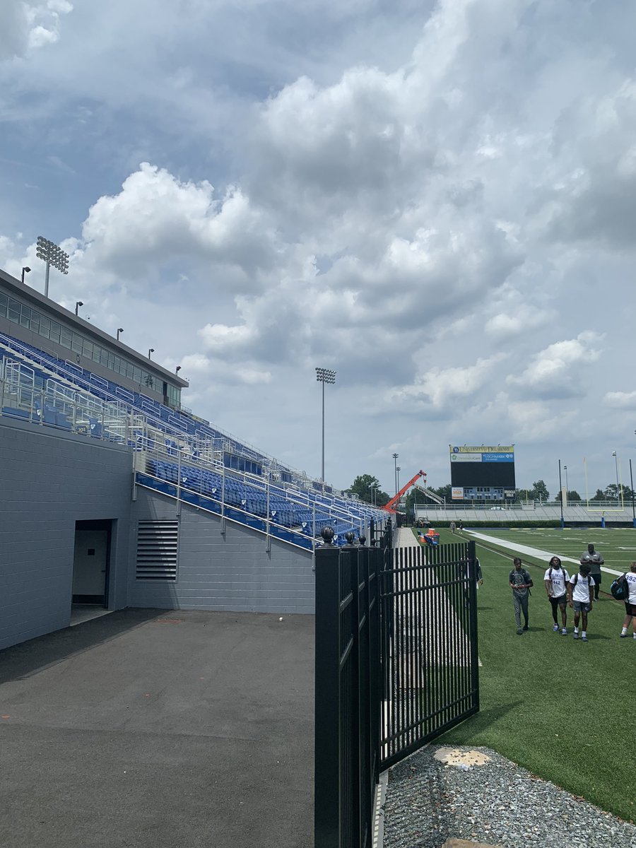 DreQB5's tweet photo. had a great camp at U Of Delaware💙💛, loved the competition and atmosphere. @CoachGoldrich @TerenceArcher @Coach_AndrewP @CoachNom @NextLevelQBs @CoachJWhite3 @bliss_zen https://t.co/S4WQZpMkGL