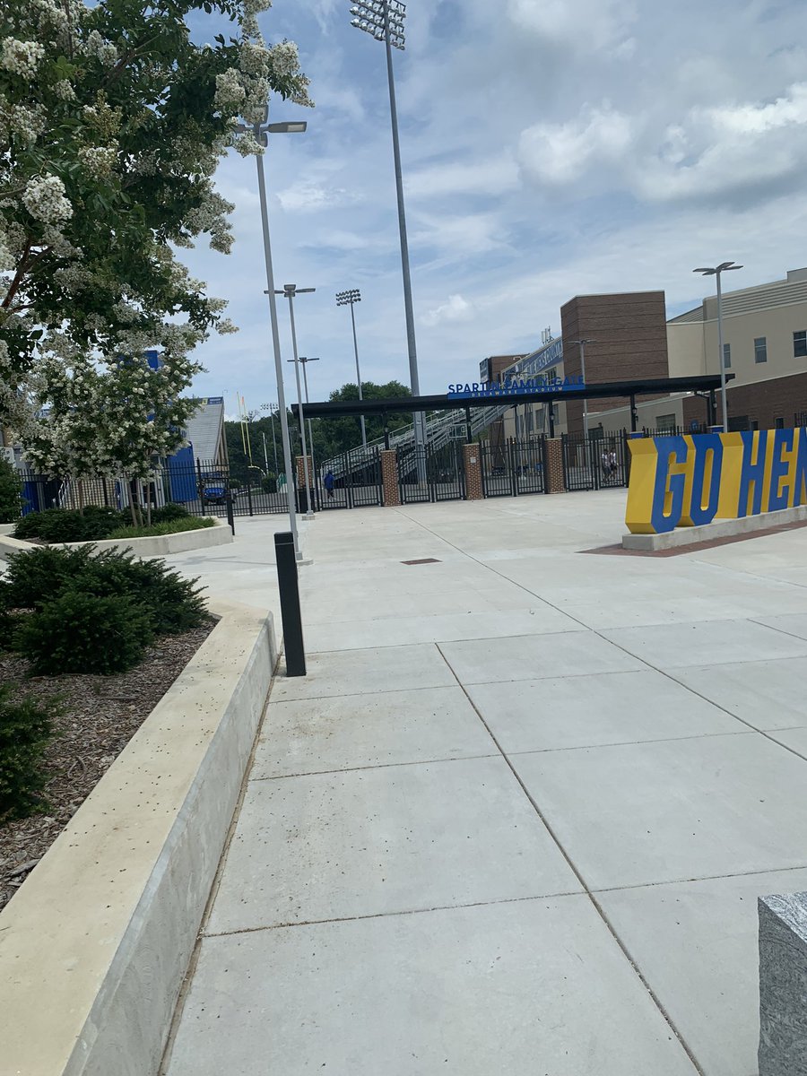 DreQB5's tweet photo. had a great camp at U Of Delaware💙💛, loved the competition and atmosphere. @CoachGoldrich @TerenceArcher @Coach_AndrewP @CoachNom @NextLevelQBs @CoachJWhite3 @bliss_zen https://t.co/S4WQZpMkGL