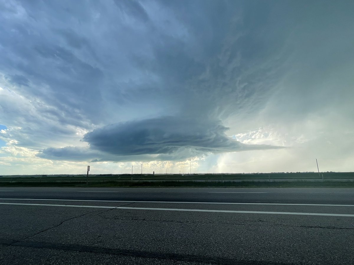 hardeepr33's tweet photo. Pretty cool to see this in person after all those Grade 5 weather lessons on cloud types. I think this is a rotating wall cloud? https://t.co/Mdd2RwauKJ