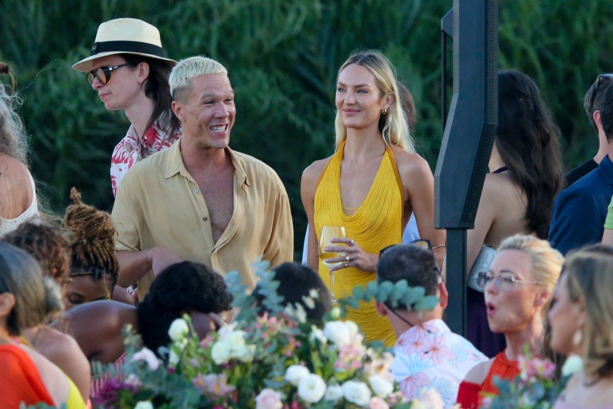 MidiasCSBR's tweet photo. 📸: Candice Swanepoel durante a cerimonia de casamento de Lais Ribeiro e Joakim Noah em Trancoso, Bahia (13.07). Confira mais fotos: https://t.co/1R7WOvfjjT https://t.co/CQKlF2Onsf