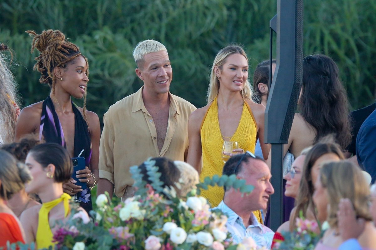 MidiasCSBR's tweet photo. 📸: Candice Swanepoel durante a cerimonia de casamento de Lais Ribeiro e Joakim Noah em Trancoso, Bahia (13.07). Confira mais fotos: https://t.co/1R7WOvfjjT https://t.co/CQKlF2Onsf