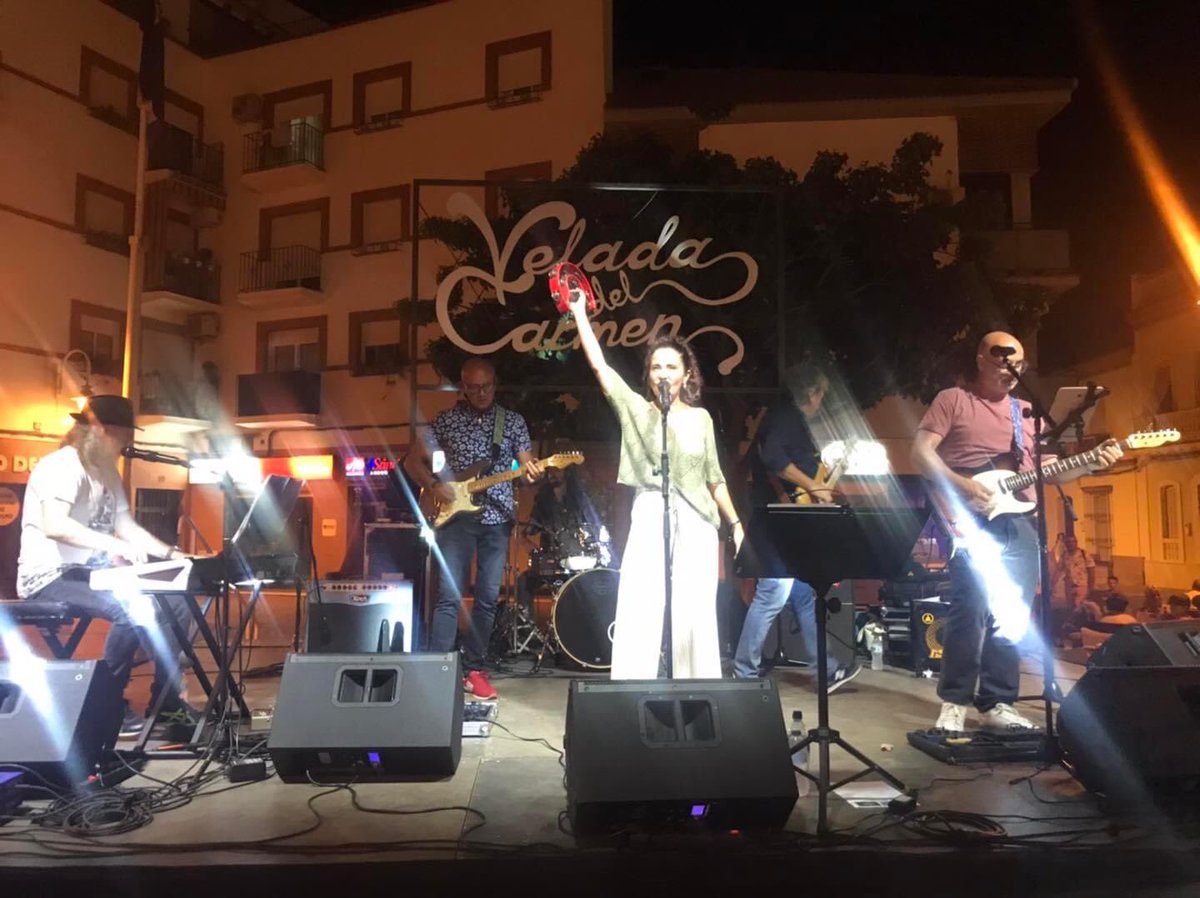 KharmahPop's tweet photo. Y los @KharmahPop volvieron a pasar una noche estupenda. 
La verdad que el @AytoSanJuan lo puso muy fácil. #Concierto #rock #musica https://t.co/oB0cwNRI17