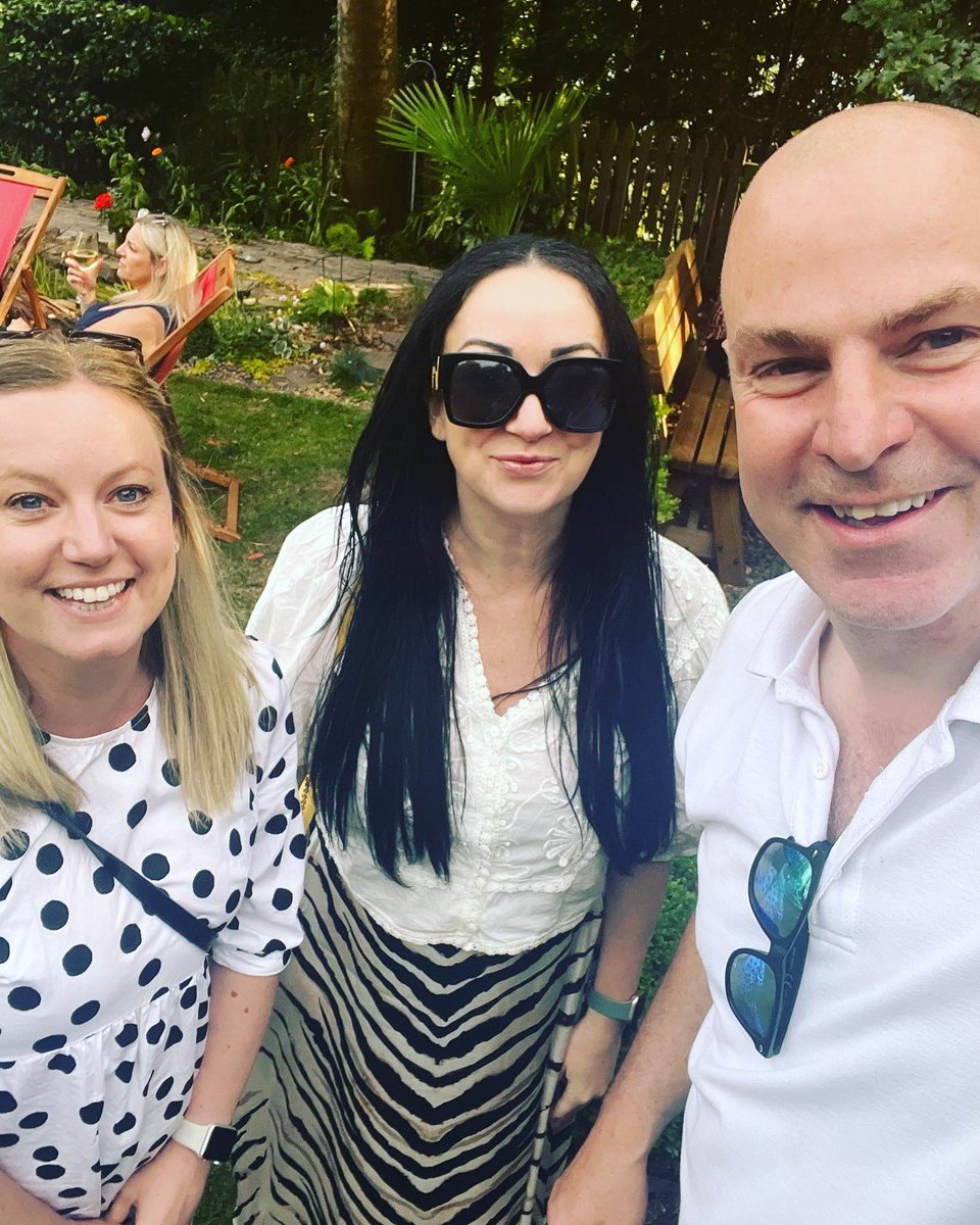 HT_Helen_Nelson's tweet photo. Such an fabulous day at @TeacherToolkit book launch at his gorgeous house. Thanks for the invite @RossMcGill 

Wonderful chatting to @sara_scott_DHT @Actionjackson @AndyCKent @proudHT @Ka81 @ottleyoconnor 

And the quiz master @chrisdysonHT https://t.co/sAoVBL8Jkg