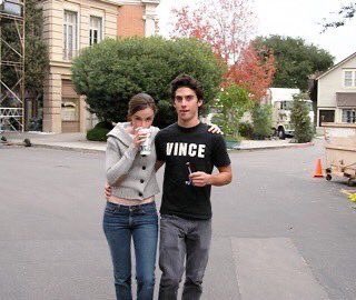 thinkerliterati's tweet photo. behind the scenes jess and rory pics are my favourite genre https://t.co/rcENaag9ZV