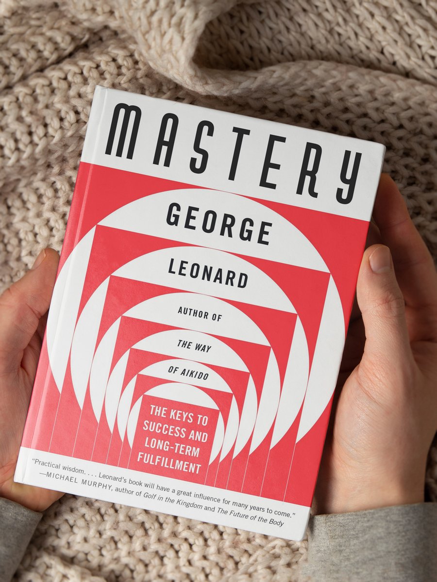 deep_develop's tweet image. 10 Lessons From &quot;Mastery&quot; 👇

1. If there is any sure route to success and fulfillment in life, it is to be found in the long-term.