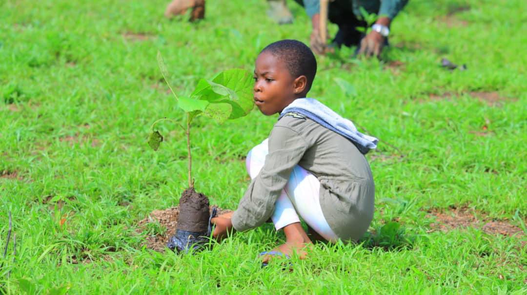 FondationYes's tweet image. Honneur à vous, La génération future. C’est pour vous que nous travaillons 

Vous nous donnez plus de force.
#Yesfondation                                                  #sodefor