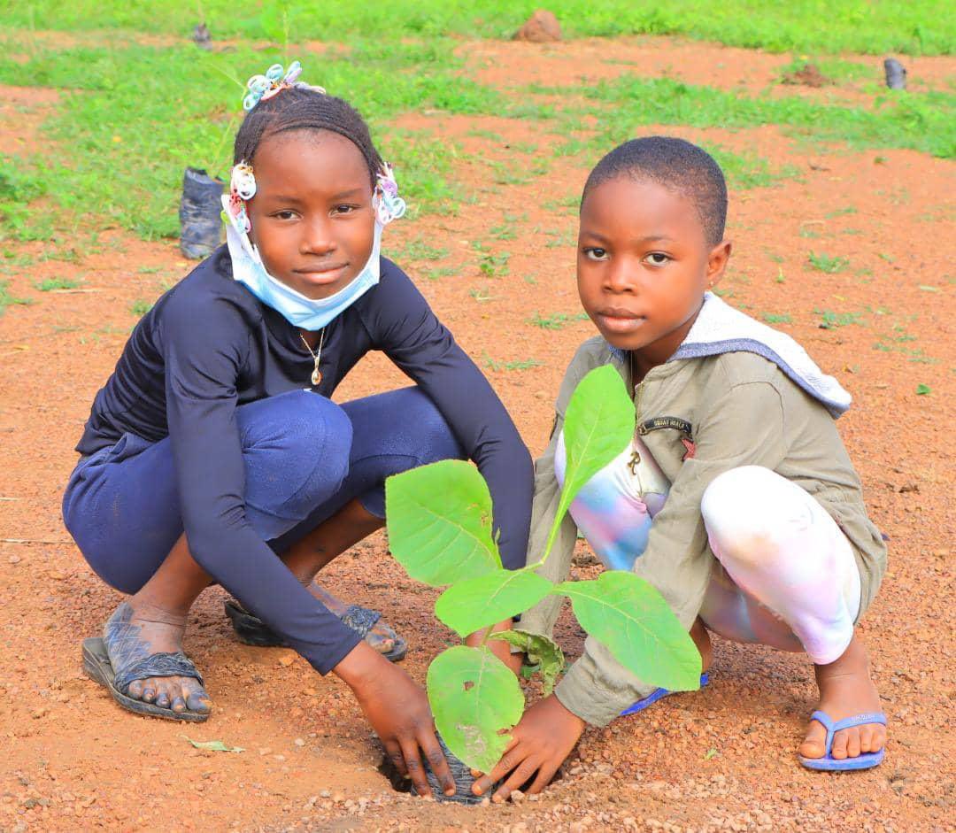 FondationYes's tweet image. Honneur à vous, La génération future. C’est pour vous que nous travaillons 

Vous nous donnez plus de force.
#Yesfondation                                                  #sodefor