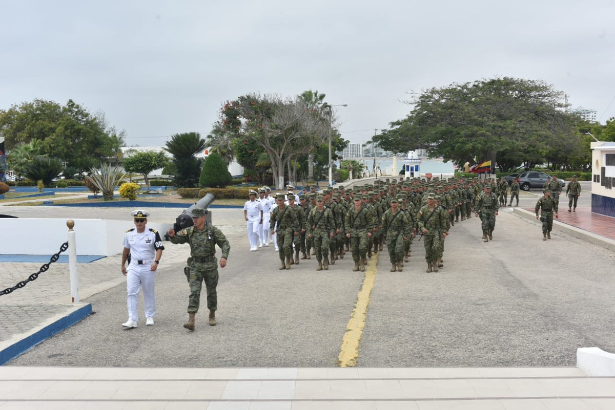 CedeDoc's tweet photo. #Salinas | La @esmilecuador visitó la @essunaarmada y la Escuela Superior Militar de Aviación "Cosme Renella Barbatto" donde conocieron sus instalaciones y las actividades académicas navales y aéreas. https://t.co/hoxzPxVMaC