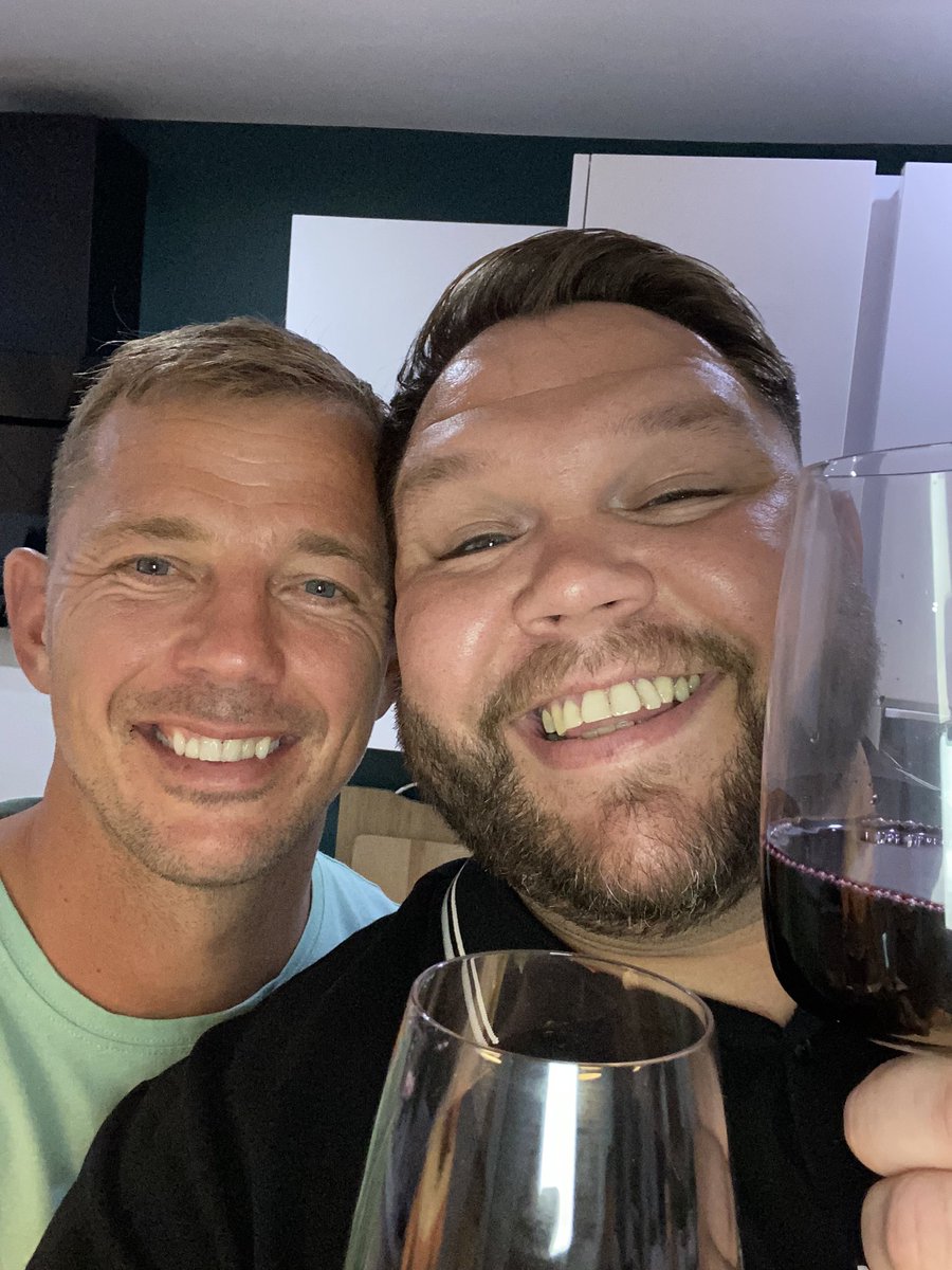 darrenbumbag's tweet photo. 40th celebrations with my boyo #onthered #onemorepissup #bringonvegas #myheadlooksmasive ๐ https://t.co/riLXR91vkH