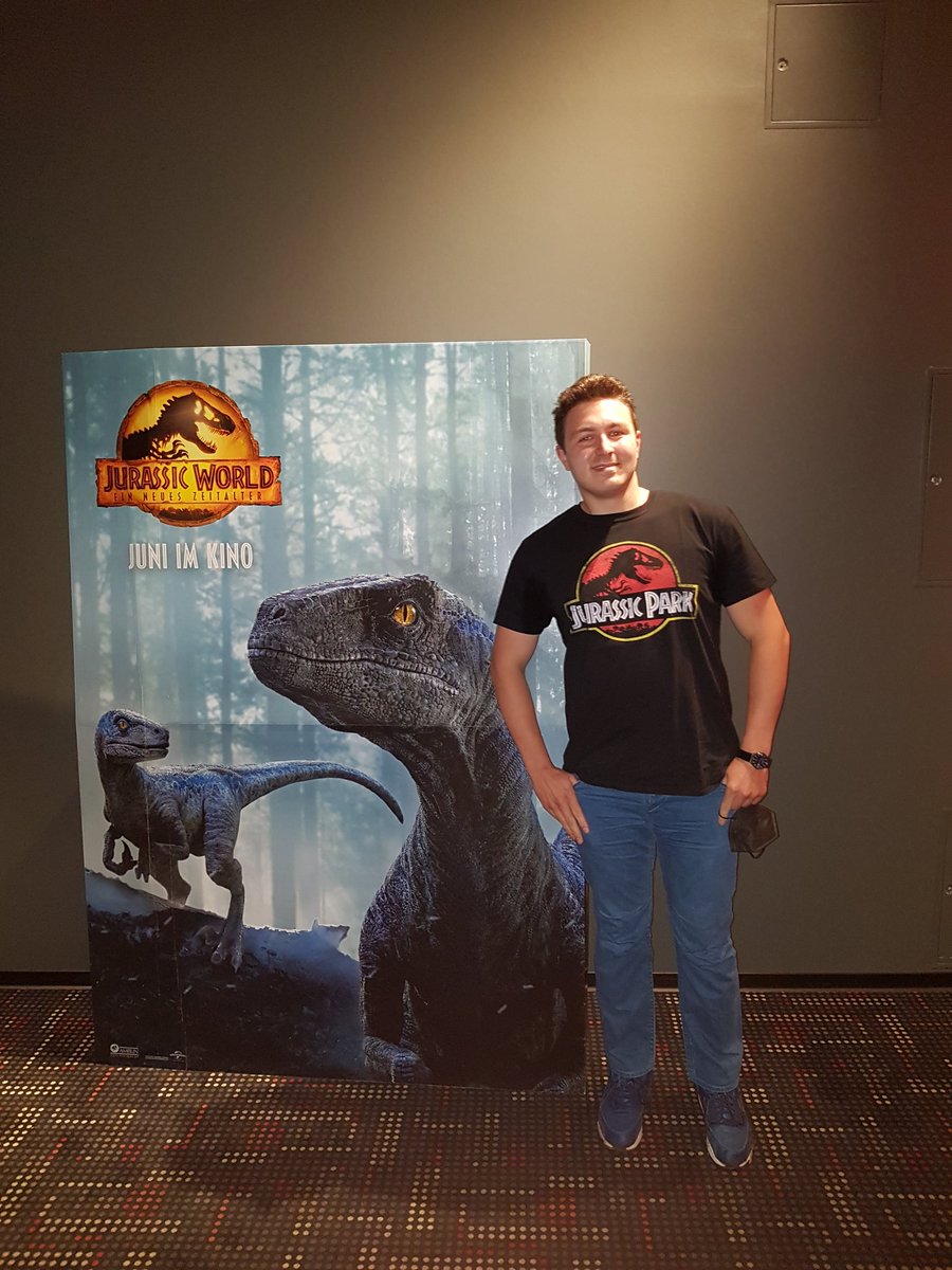 max_oberste's tweet photo. "WOWW!" Also der brandneue Dino-Film von "JURASSIC WORLD: EIN NEUES ZEITALTER" hat mir und meinen Bruder uns beiden sehr sehr gut gefallen, wo in dem Dino-Film mehr Action und Abenteuer drin war. 😍👍🏻🍿🥤🎥🎞📽🎬🦖🦕🇺🇸

#JurassicWorldDominion #JurassicWorld3 https://t.co/Rf2ua5otUb