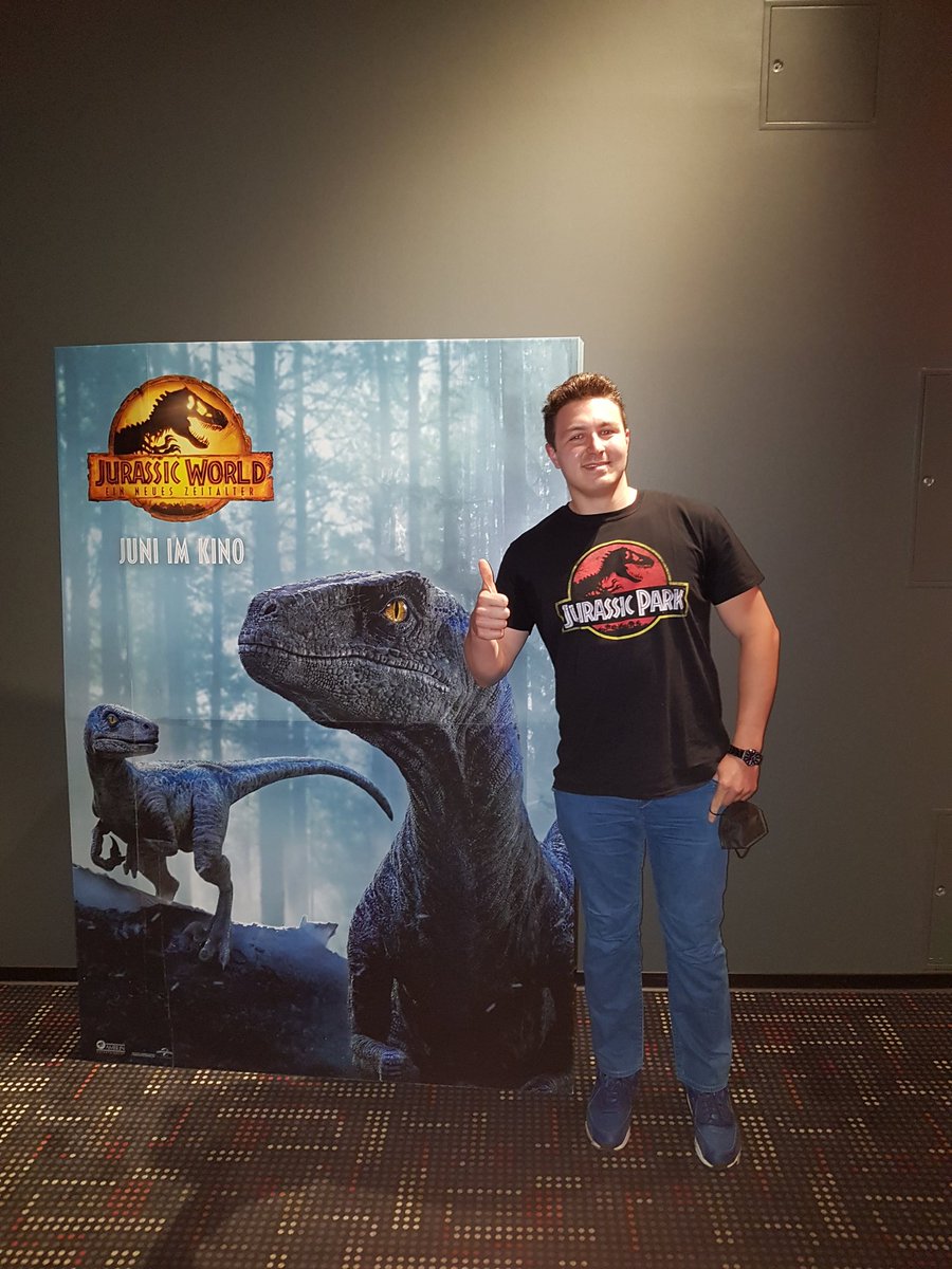 max_oberste's tweet photo. "WOWW!" Also der brandneue Dino-Film von "JURASSIC WORLD: EIN NEUES ZEITALTER" hat mir und meinen Bruder uns beiden sehr sehr gut gefallen, wo in dem Dino-Film mehr Action und Abenteuer drin war. 😍👍🏻🍿🥤🎥🎞📽🎬🦖🦕🇺🇸

#JurassicWorldDominion #JurassicWorld3 https://t.co/Rf2ua5otUb