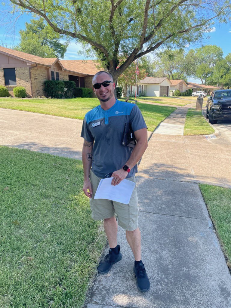 Towers of Grapevine out and about on this beautiful Saturday getting our neighbors informed of their new Fiber speeds.