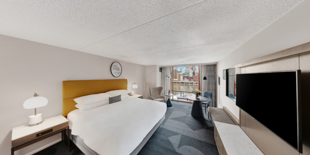 Modern design with a Classic city view! Our newly renovated guest rooms provides both a comfortable and a contemporary feel while you enjoy your stay in Pittsburgh. 🏙️