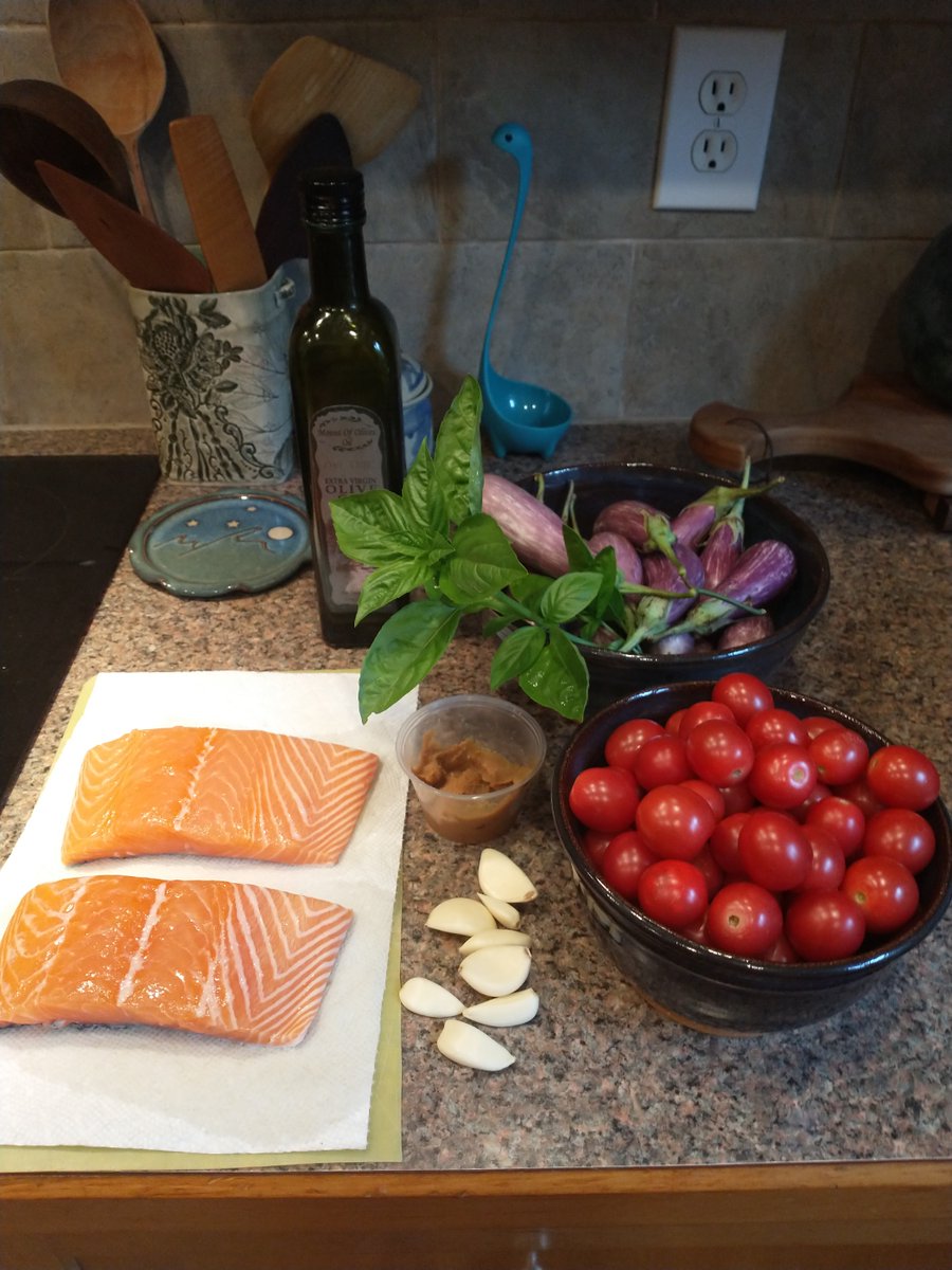 llorenzin's tweet photo. Aha! @SeriousEats sheet-pan salmon with tomatoes & eggplant - perfect use for the #ncfish and fairy-tale eggplant we got at @DurhamFarmerMkt this morning.
One day we will plan in advance & actually have gochujang… but today, subbing in miso paste.
https://t.co/xTrlKPVb3i https://t.co/9bl4hGZjk2