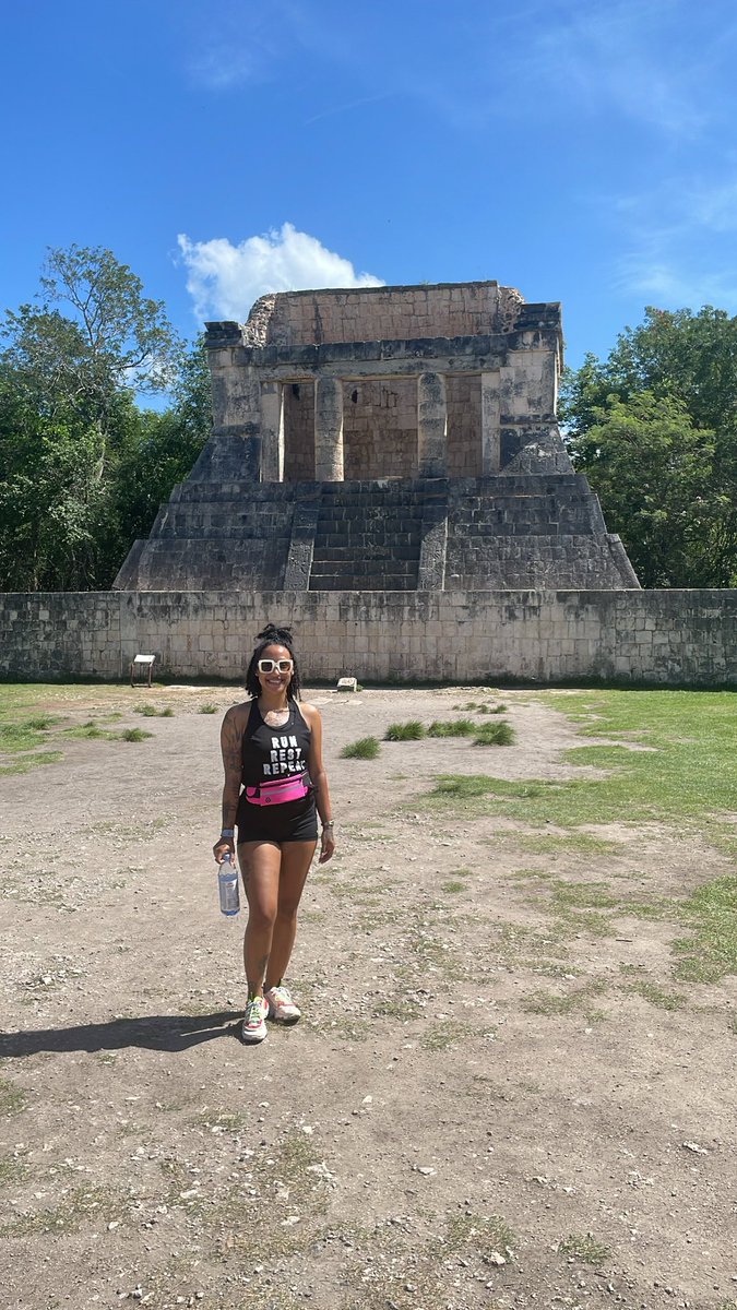 eatmyshortz90's tweet photo. Chichen Itza 🗿🛕🌎#7WondersOfTheWorld #Vacay #MayanTemple #Pitz #Observatory https://t.co/z50xwjELmO