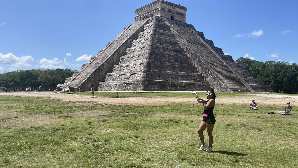 eatmyshortz90's tweet photo. Chichen Itza 🗿🛕🌎#7WondersOfTheWorld #Vacay #MayanTemple #Pitz #Observatory https://t.co/z50xwjELmO